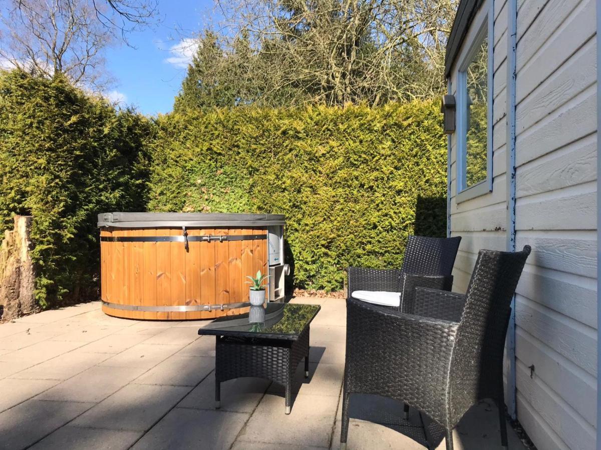 Vila Omheind Chalet Met Prive Hottub. Op De Veluwe Voorthuizen Exteriér fotografie