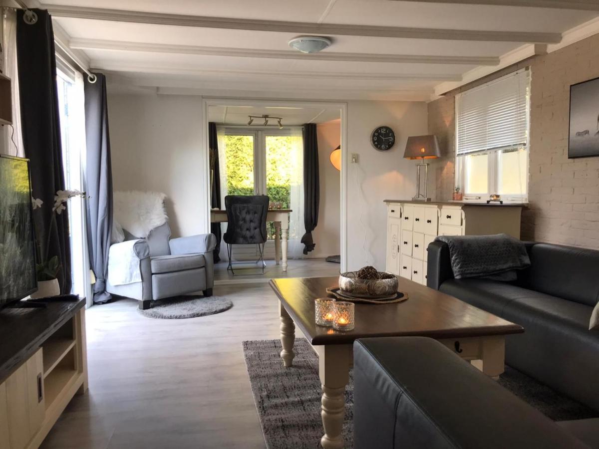 Vila Omheind Chalet Met Prive Hottub. Op De Veluwe Voorthuizen Exteriér fotografie