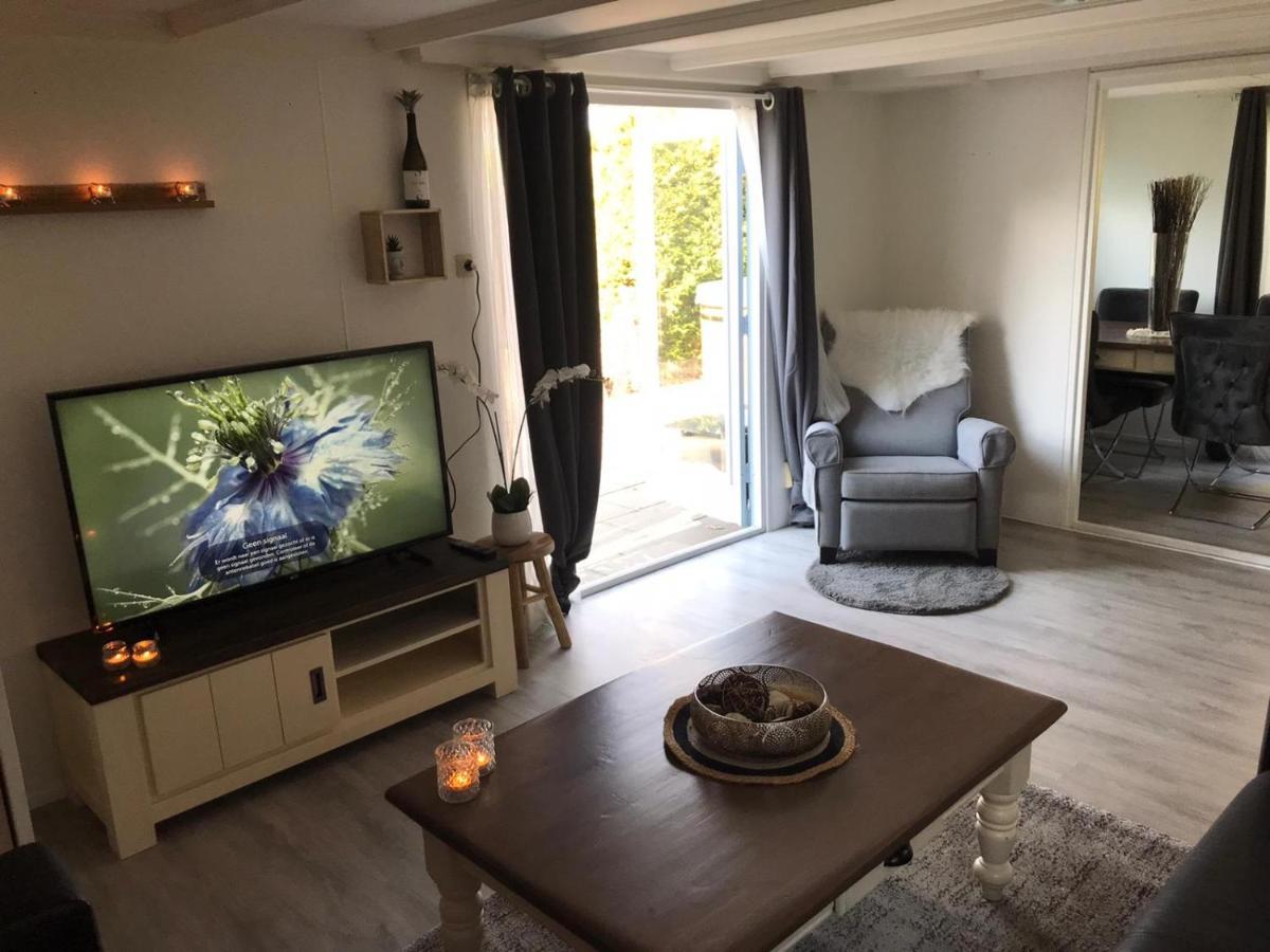 Vila Omheind Chalet Met Prive Hottub. Op De Veluwe Voorthuizen Exteriér fotografie